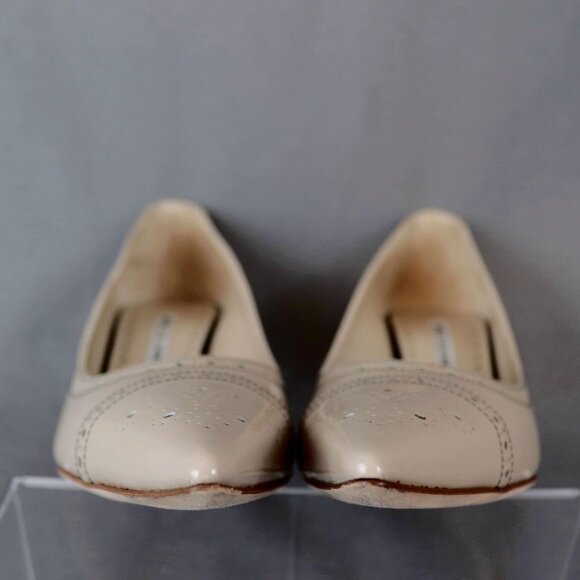 Manolo Blahnik 38 Quitohi Patent Nude Tan Point Toe Heels Perforated Laser Cut - Picture 12 of 16